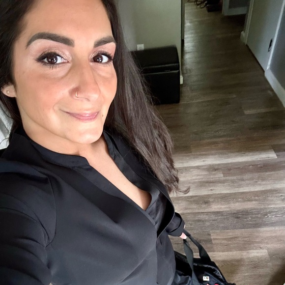 💎👗🎀👠MEET YOUR SELLER/ BUYER👢👛💄👜 - Picture 2 of 5